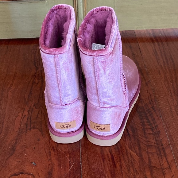 NIB UGGs classic short II velvet boots - Picture 5 of 13